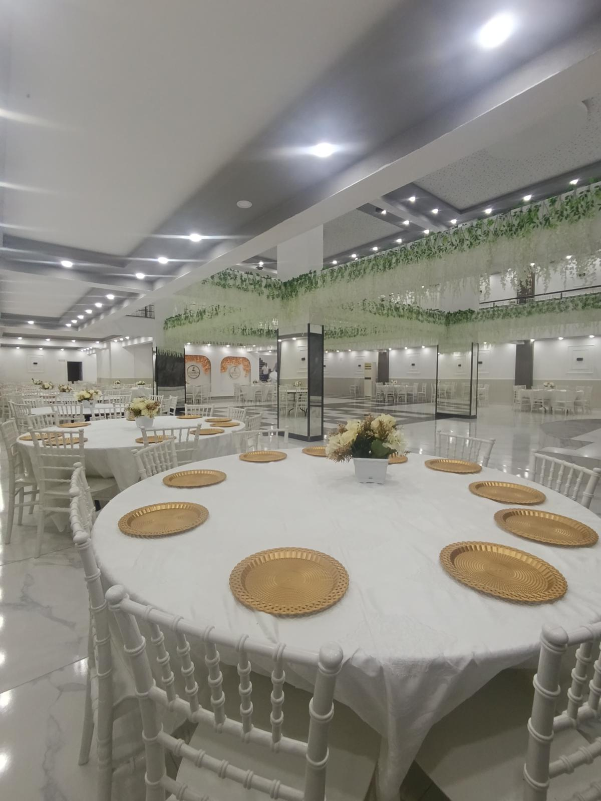 Kapaklı Zümrüt Wedding ana salon masa düzeni